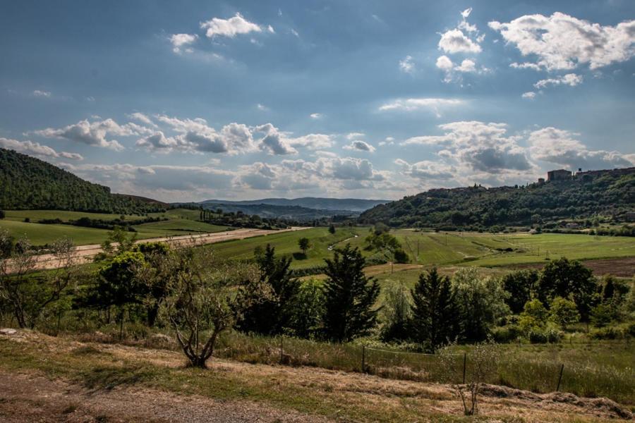 Il Colombaio Agriturismo モンテガッビオーネ エクステリア 写真