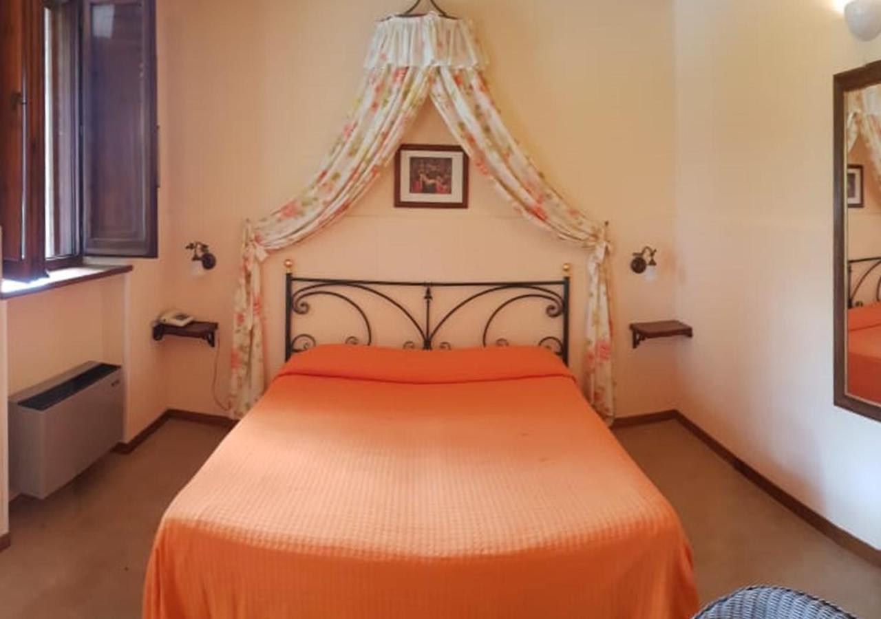 Il Colombaio Agriturismo モンテガッビオーネ エクステリア 写真